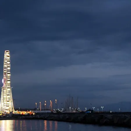 לינה וארוחת בוקר Lili *