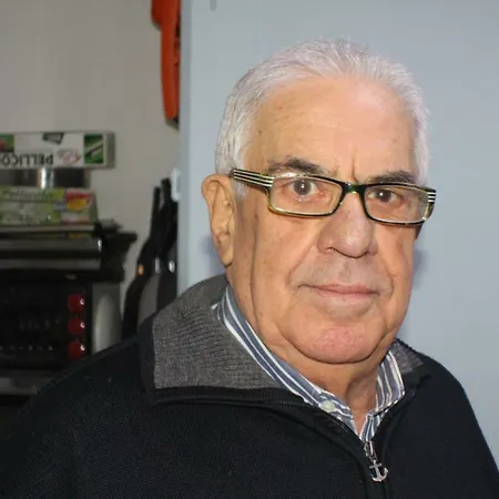 לינה וארוחת בוקר Lili *