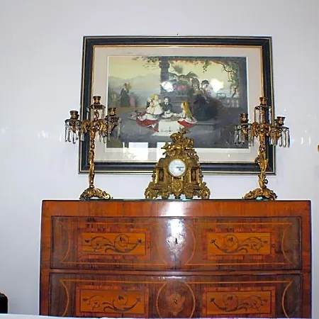 Lili Panzió *